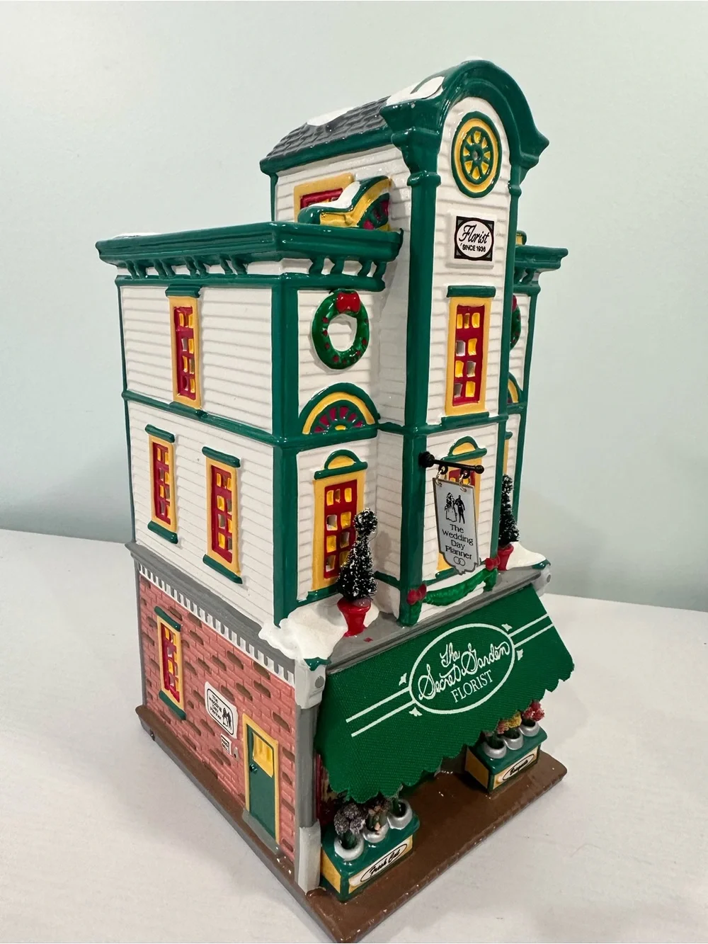 Department 56 Snow Village - The Secret Garden Florist (Read)
